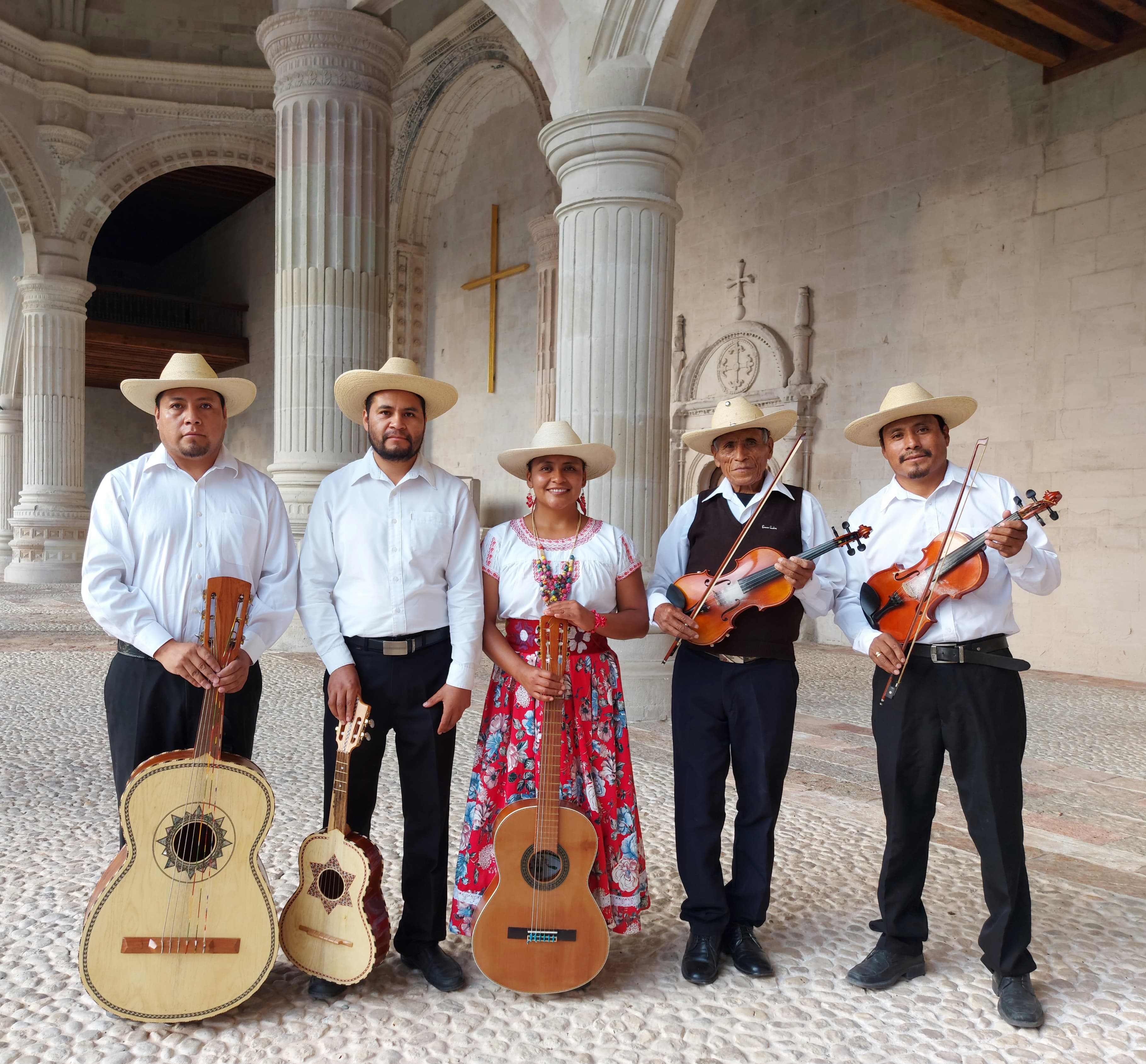 EL MARIACHI TRADICIONAL REGIONAL MIXTECO
