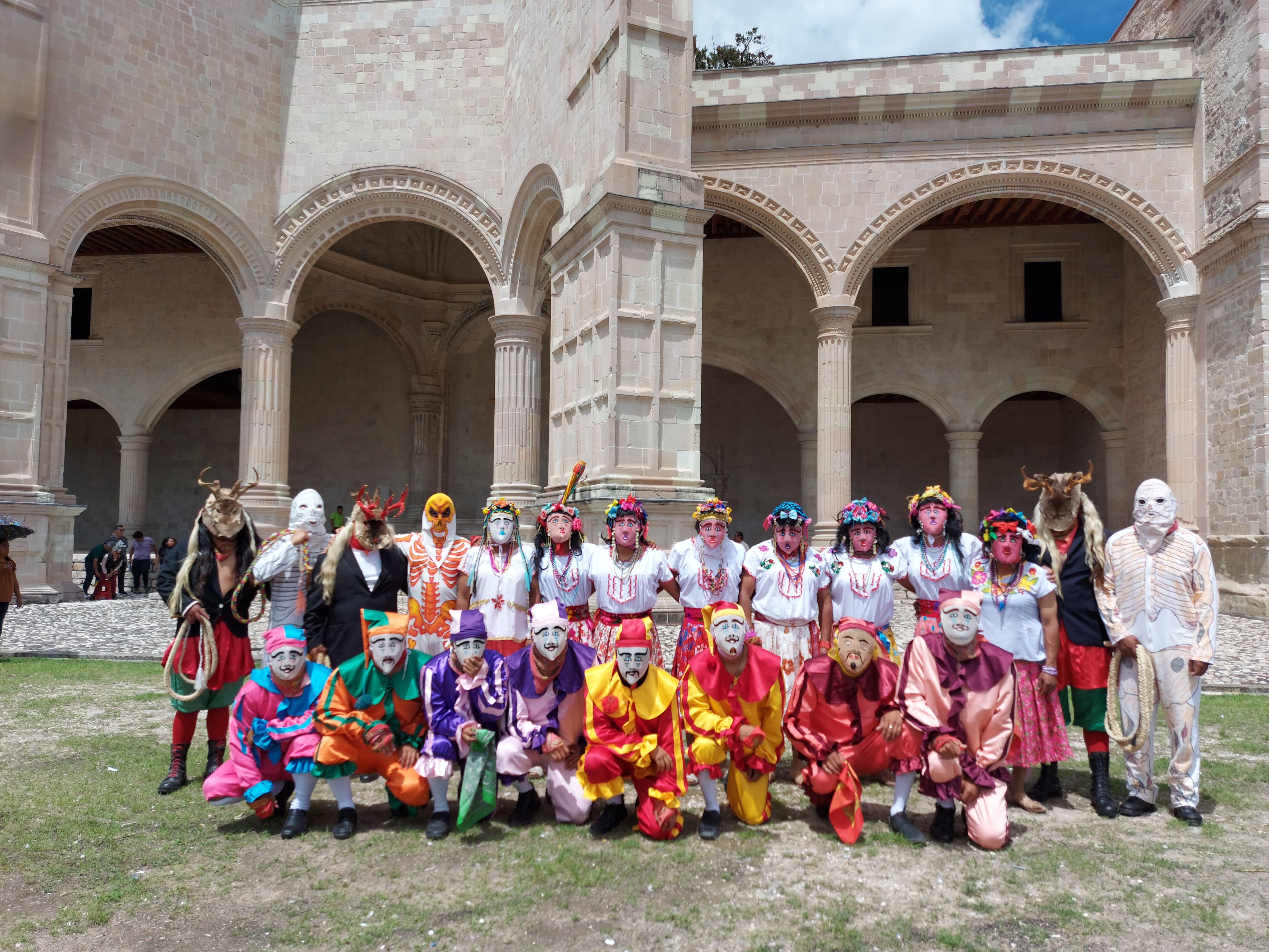 LA TRADICIÓN DE LAS MÁSCARAS DE SAN PEDRO Y SAN PABLO TEPOSCOLULA